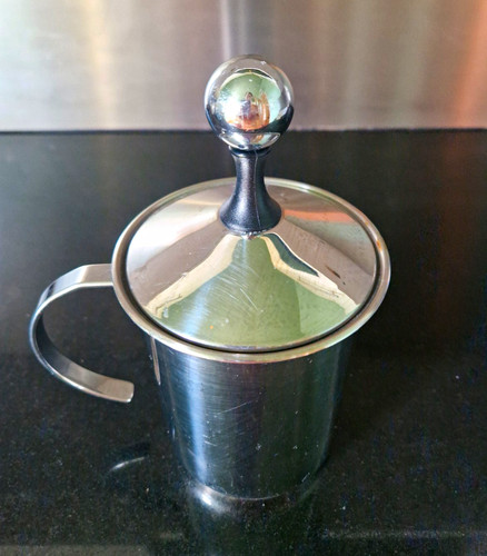 Manual milk frother jug with - frother,